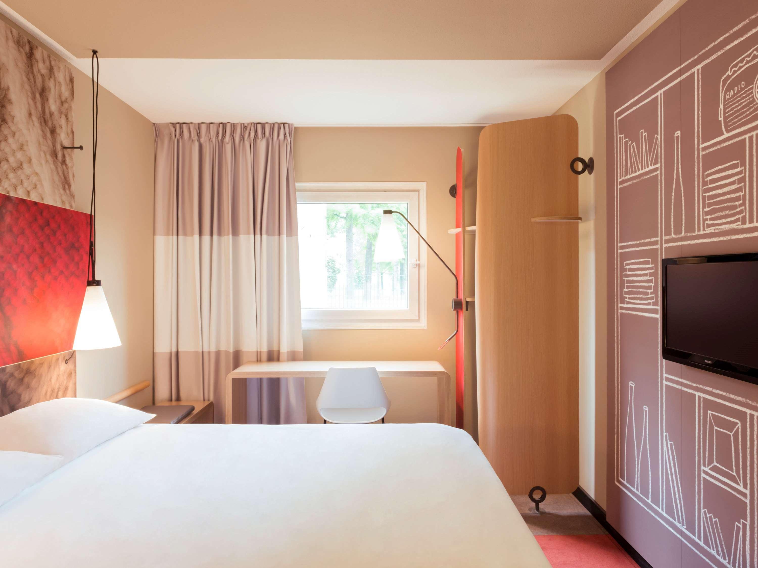 Ibis Budget Caen Porte De Bretagne Hotel