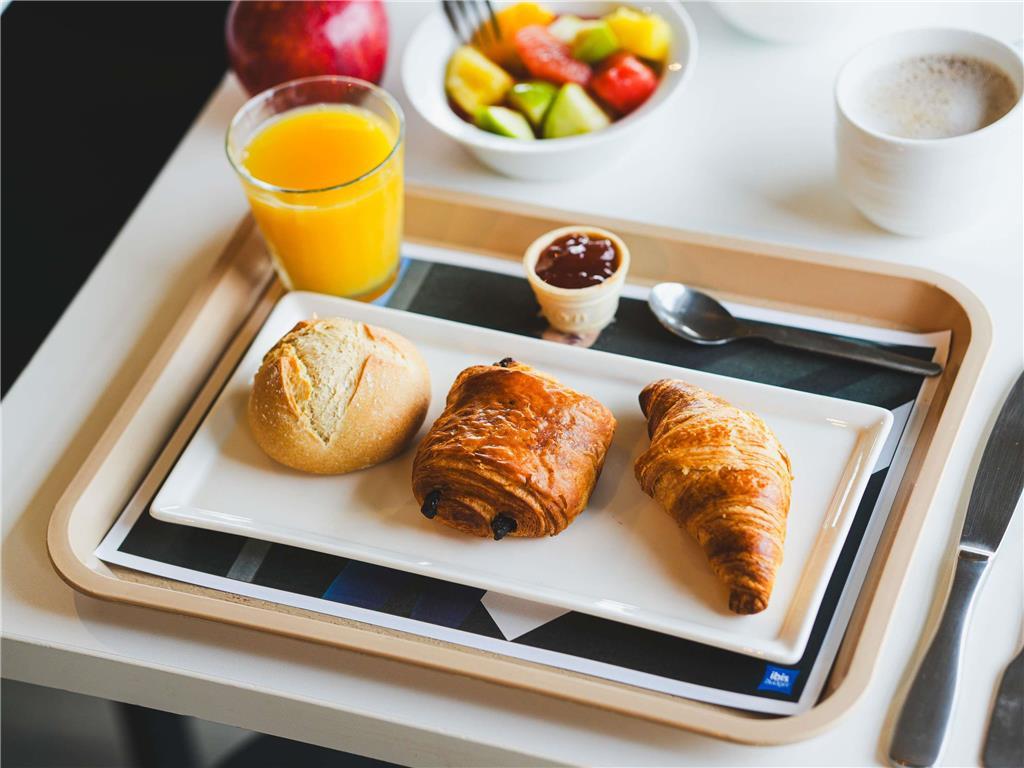 Hotel Ibis Budget Caen Porte De Bretagne 2*